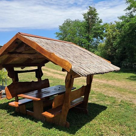 Pilikan Apartments - Park, Agroturism, Vineyard & Farm Cserszegtomaj Dış mekan fotoğraf